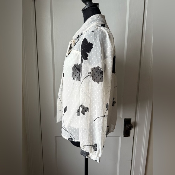 Monteau Black and White Floral Blouse - Picture 5 of 11